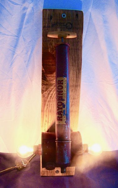 Applique ancien pulv&eacute;risateur &agrave; cire liquide 