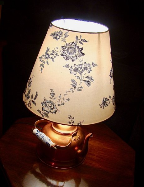 Lampe bouilloire en cuivre recycl&eacute;