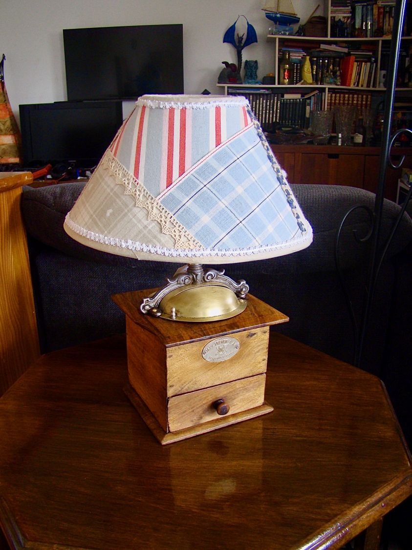 Lampe til kaffekværn i landlig stil