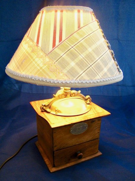 Lampe til kaffekv&aelig;rn i landlig stil