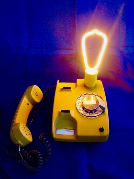 80' stil telefonlampe Colonel Mustard !