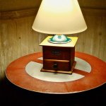 Gammel grøn kaffemølle lampe