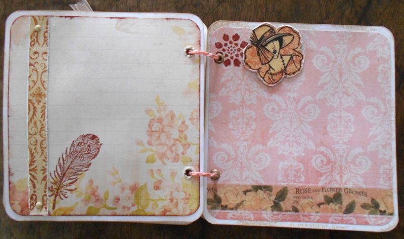 Mini album, grimoire Rétro "Maman" aux fleurs romantiques shabby rose et beige