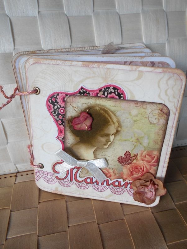 Mini album, grimoire Rétro "Maman" aux fleurs romantiques shabby rose et beige