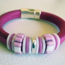 Regaliz læder og pink perle armbånd