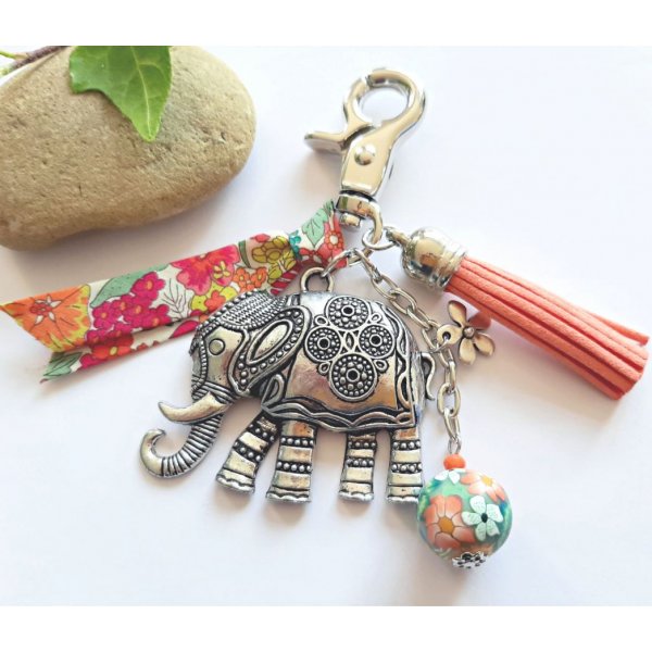 Taskejuvel med stort elefanth&aelig;ngsel i antik s&oslash;lv og matchende b&aring;nd til et unikt design