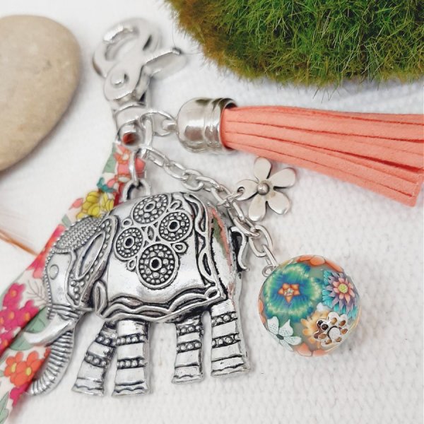 Taskejuvel med stort elefanth&aelig;ngsel i antik s&oslash;lv og matchende b&aring;nd til et unikt design