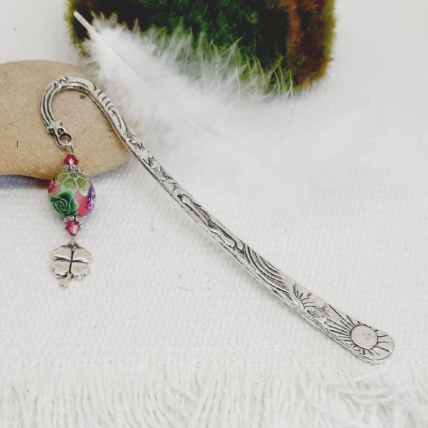 marque page argent&eacute; pendentif trefle porte bonheur et perle coccinelle faite &agrave; la main