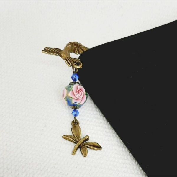 m&aelig;rkesider vedh&aelig;ng libelluele bronze farve med sublime perle med pink rose h&aring;ndmadertisanale 
