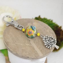 nøglering i sølv med symbolet livets træ og flerfarvet håndlavet perle