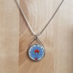 Collier pendentif fleur orientale sur chaîne argentée