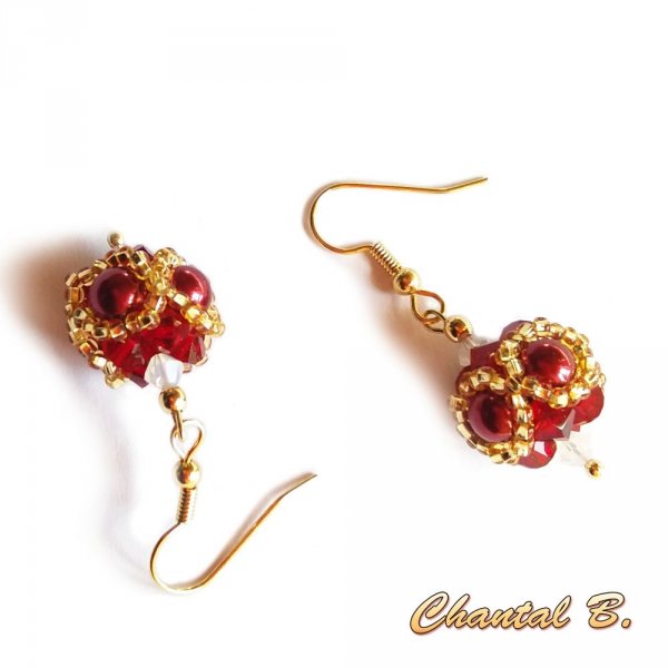 Boucles d'oreilles boule perl&eacute;e swarovski bordeaux opale et or