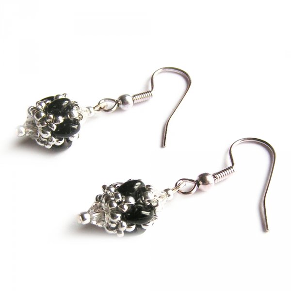 armb&aring;nd krystal swarovski glasperler sort skinnende og s&oslash;lv v&aelig;vet