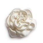 fleur de satin ivoire et perle nacrée faite main pour accessoire mariage