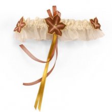 Elfenbensblonde blonde bryllupsstrømpebånd med chokolade og guld silkeblomster
