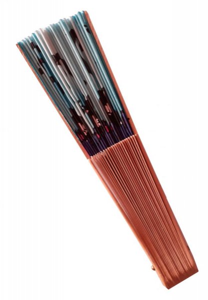  Eventail en soie dessin&eacute; et peint &agrave; la main et bois sycomore "Charmeurs"