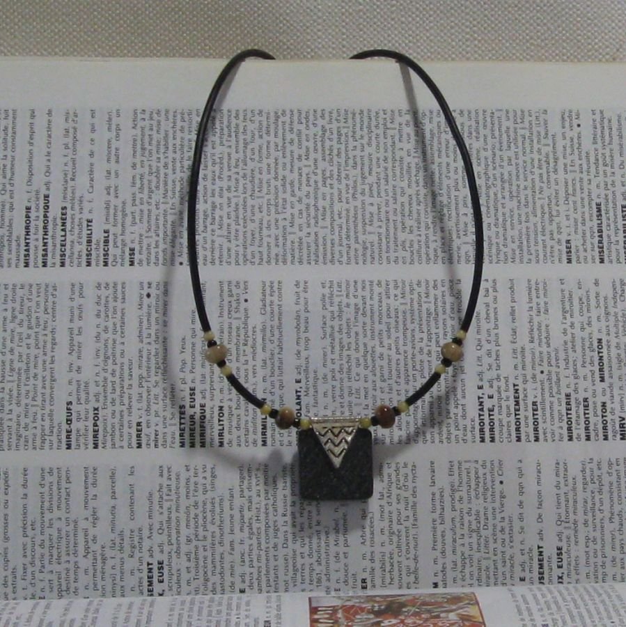 collier femme et ado beige et noir de style etnique nature, fait main