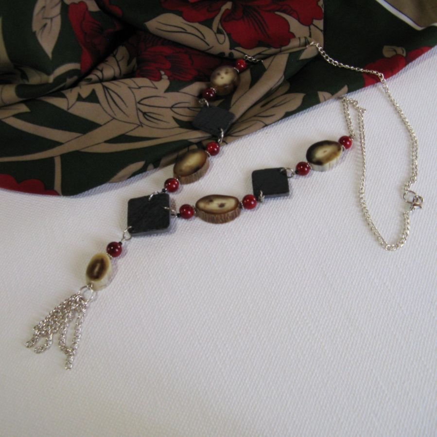 Collier Long pour Femme en Ardoise avec perles Rouge et Beige, Création Unique