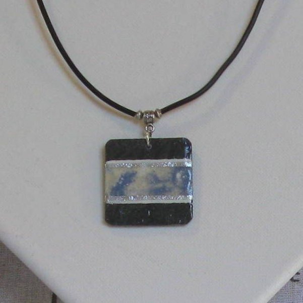 Collier Pendentif Femme en Ardoise Emaillée Bleu Blanc, Création Unique