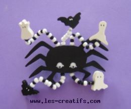 broche d'Halloween bois et perles