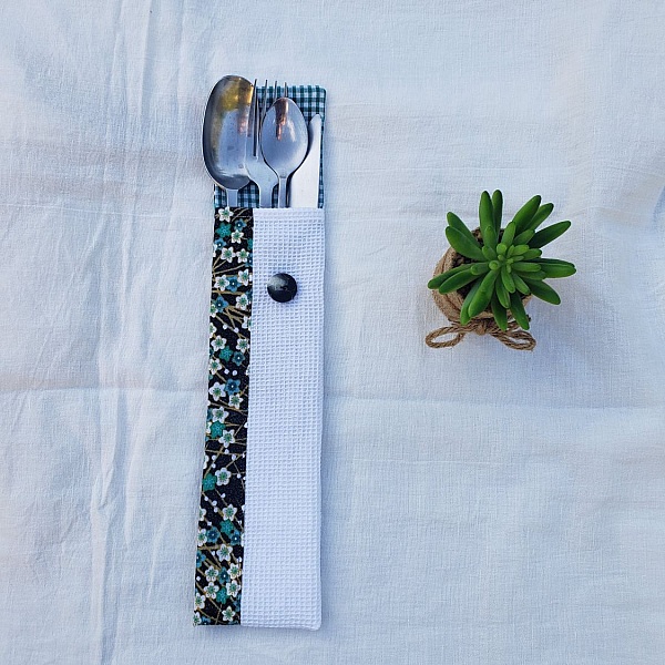 pochette &agrave; couverts en tissu