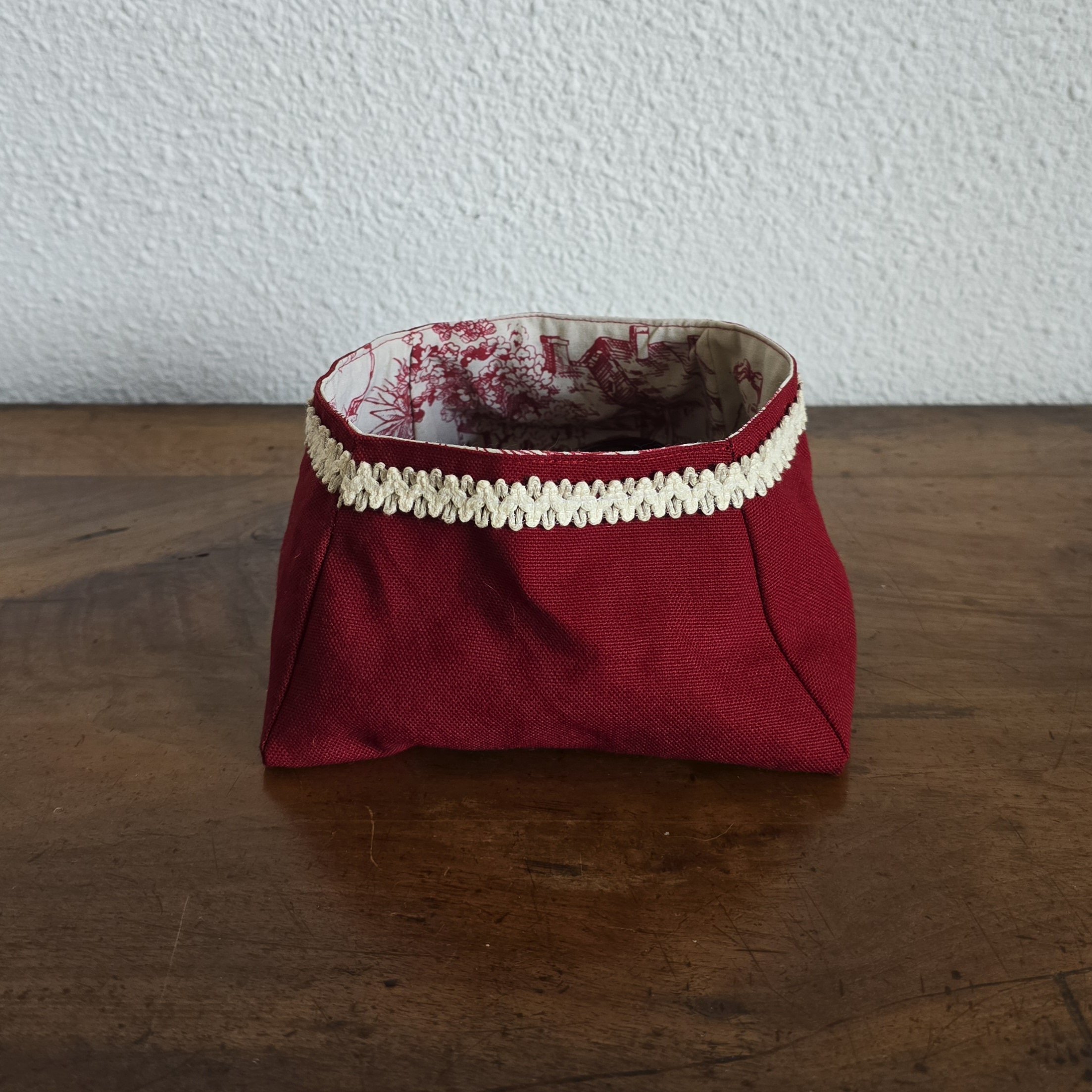 Vide poches en tissu coton &eacute;pais, doubl&eacute; de toile de jouy.