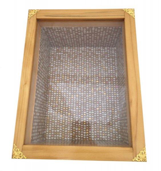 Tr&aelig;kasse med glasl&aring;g. Model : honninghjerte.