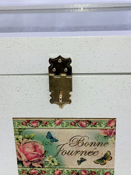 Tr&aelig;kasse med glasl&aring;g. Model : god dag