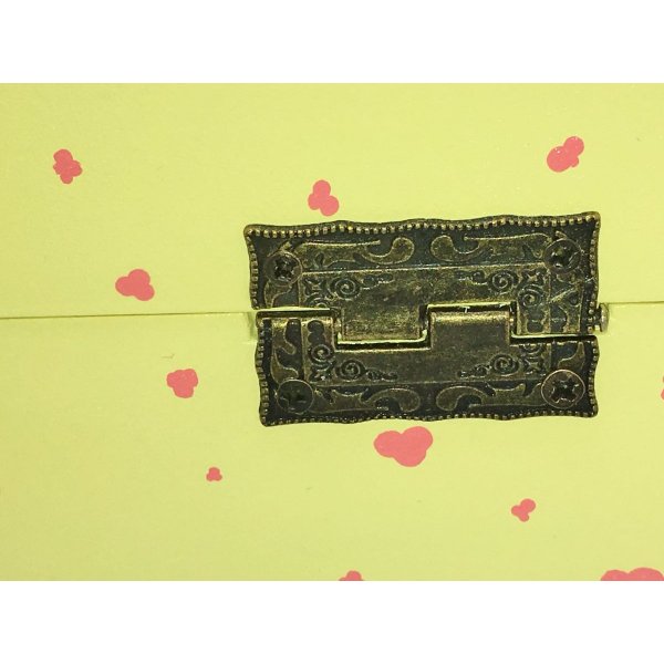 Tr&aelig;kasse med glasl&aring;g. Model : gul sakura