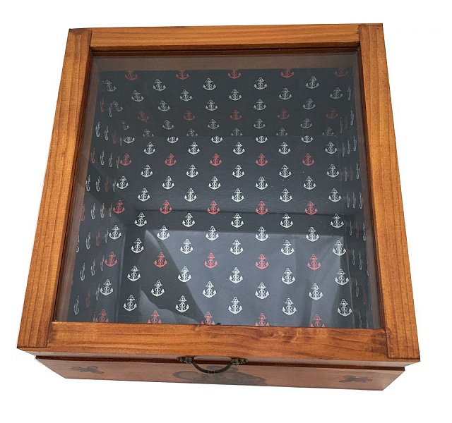 Boîte en bois avec couvercle vitré et motif marin.