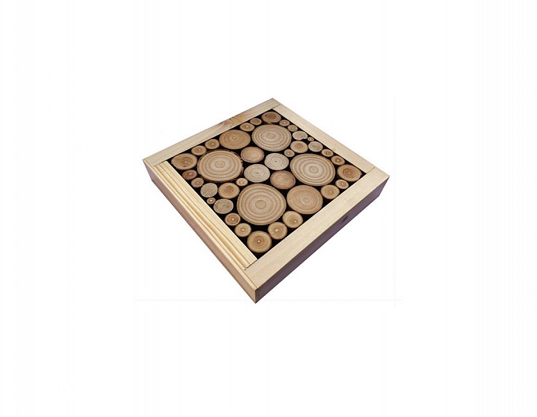 Dessous-de-plat carré en rondins de bois naturel artisanal.