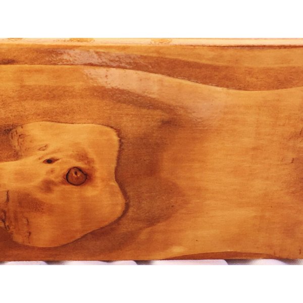 Stor rektangul&aelig;r v&aelig;ggarderobe af tr&aelig; med spejl