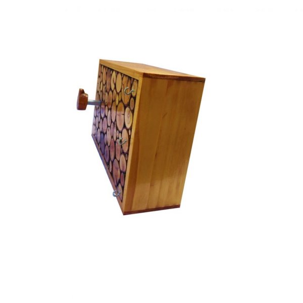 Rektangul&aelig;r v&aelig;ggarderobe i honningfarvet tr&aelig; med 1 knage og n&oslash;glering 30x20 cm