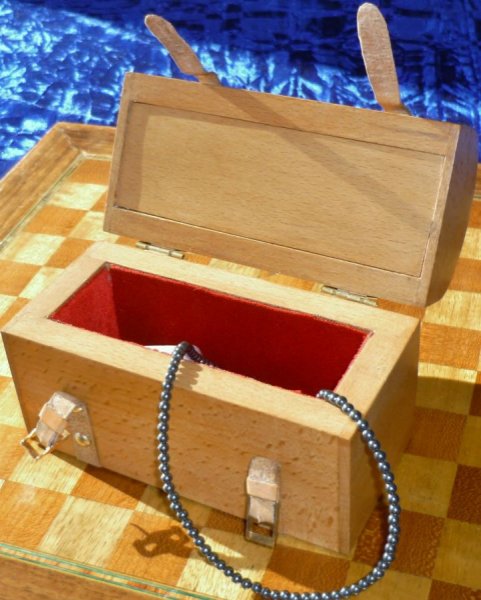 Meget flot buet kommode i massivt b&oslash;getr&aelig; 