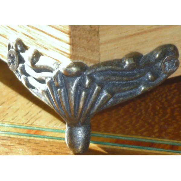 Meget flot buet kastanjetr&aelig;skiste fra Pyren&aelig;erne 