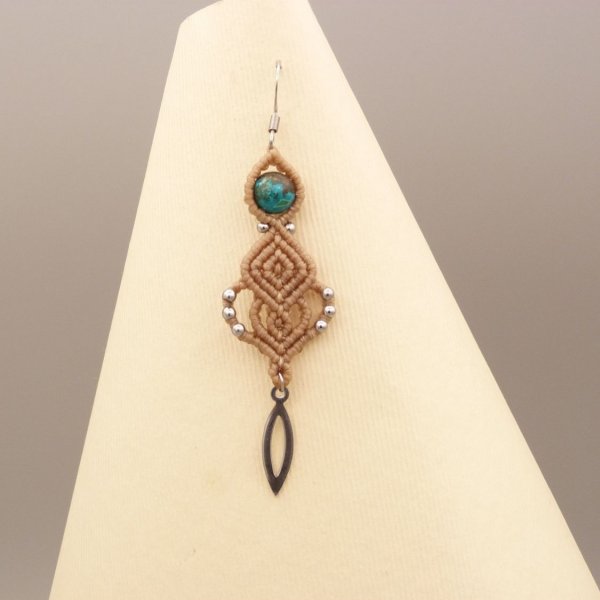 &Oslash;reringe i lys beige micro-macram&eacute;