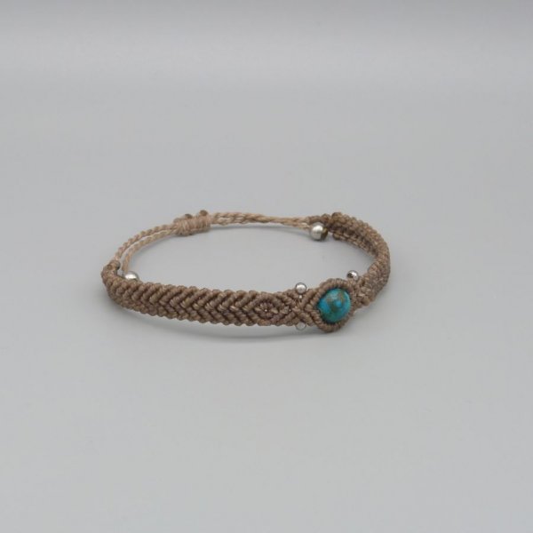 Bracelet en micro-macram&eacute; couleur noisette avec une perle en chrysocolle