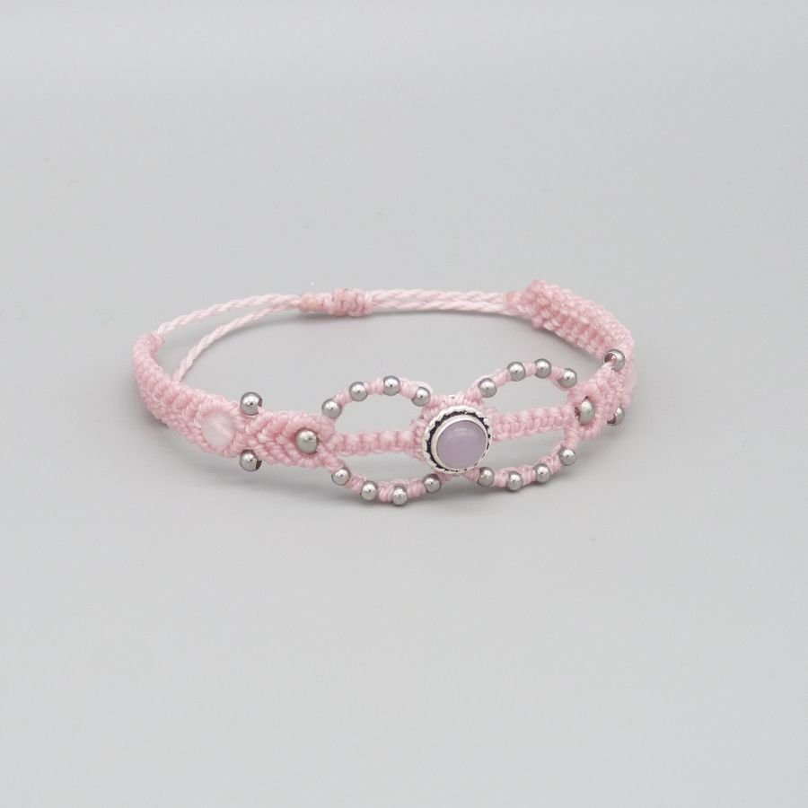 Pink mikro-macramé armbånd med en pink kvarts sten