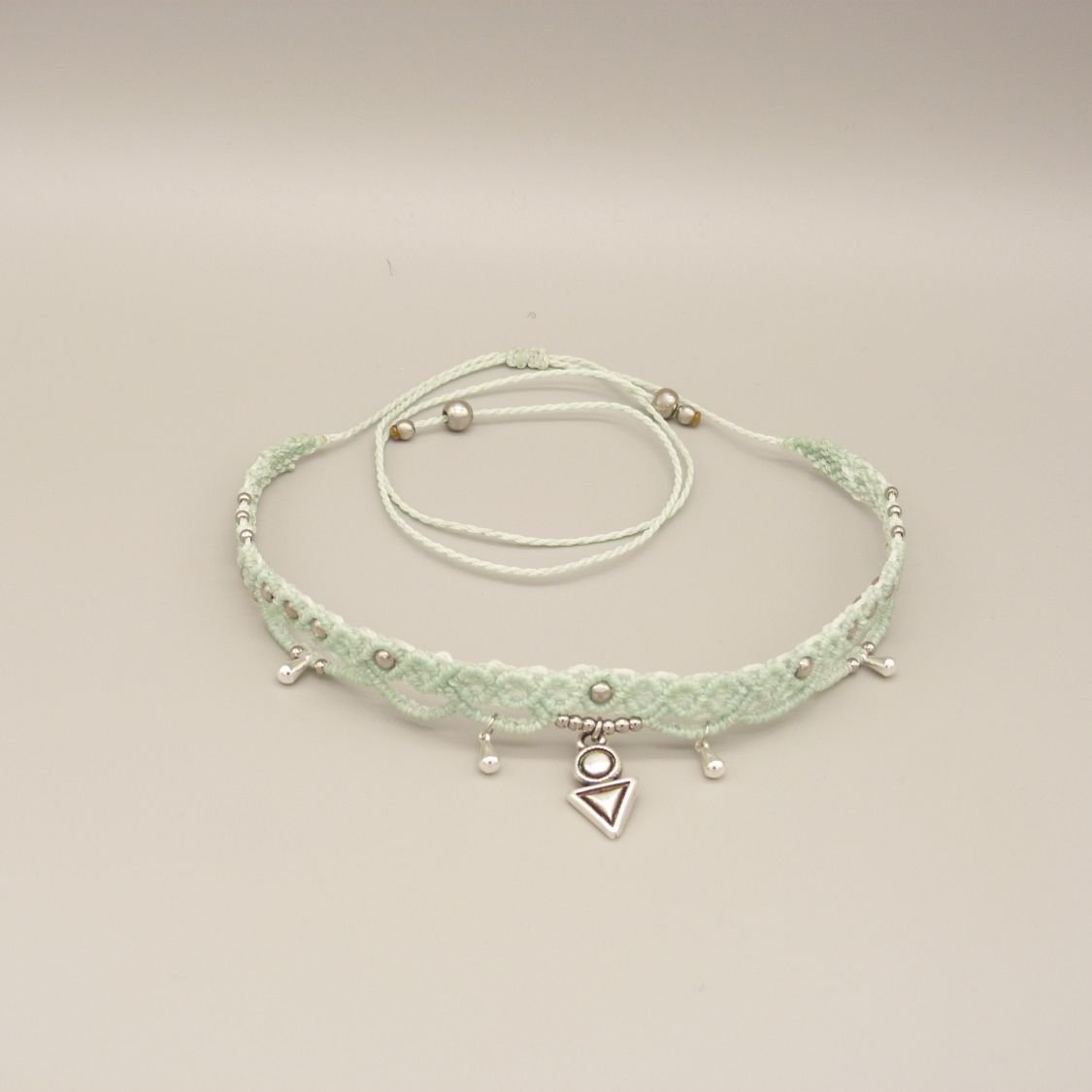 Vand mintgrøn mikro macramé choker halskæde