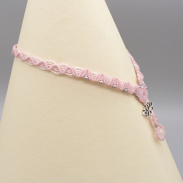 Pink mikro-macram&eacute; halsk&aelig;de med to kvarts perler 
