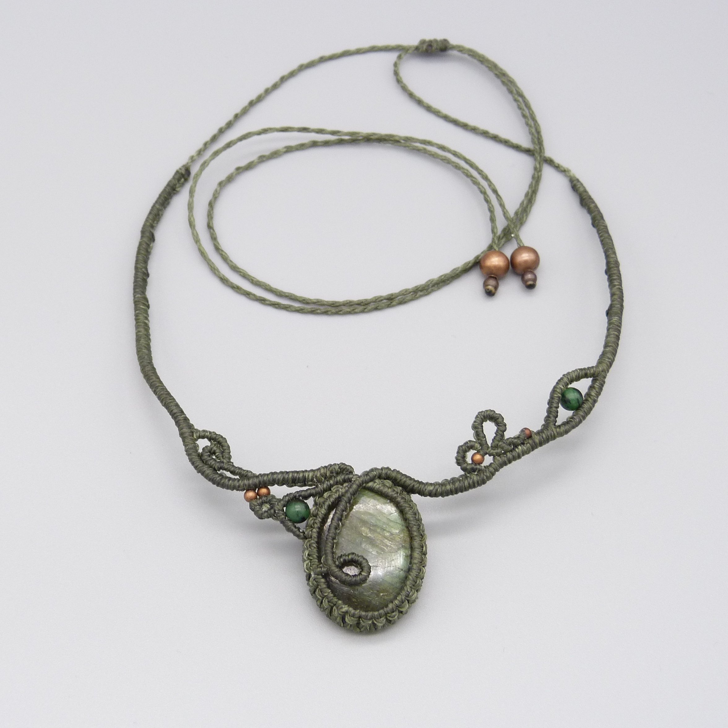 Commande personnalis&eacute;e sur demande  : collier avec une labradorite