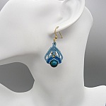 Paire de boucles d'oreilles bleues avec des perles en chrysocolle