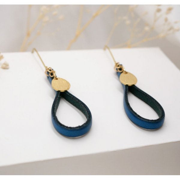 Bl&aring; l&aelig;der &oslash;reringe med guld kvast