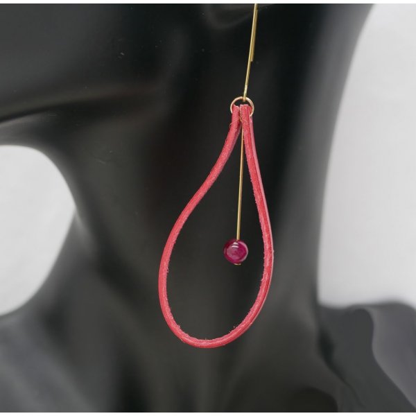 Koralr&oslash;de l&aelig;der&oslash;reringe med matchende perler