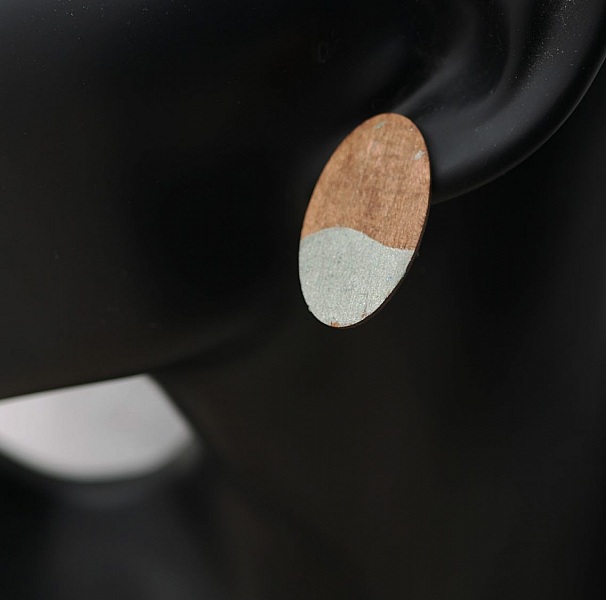 Store ovale &oslash;reringe i valn&oslash;ddetr&aelig; og gr&aring; metallic