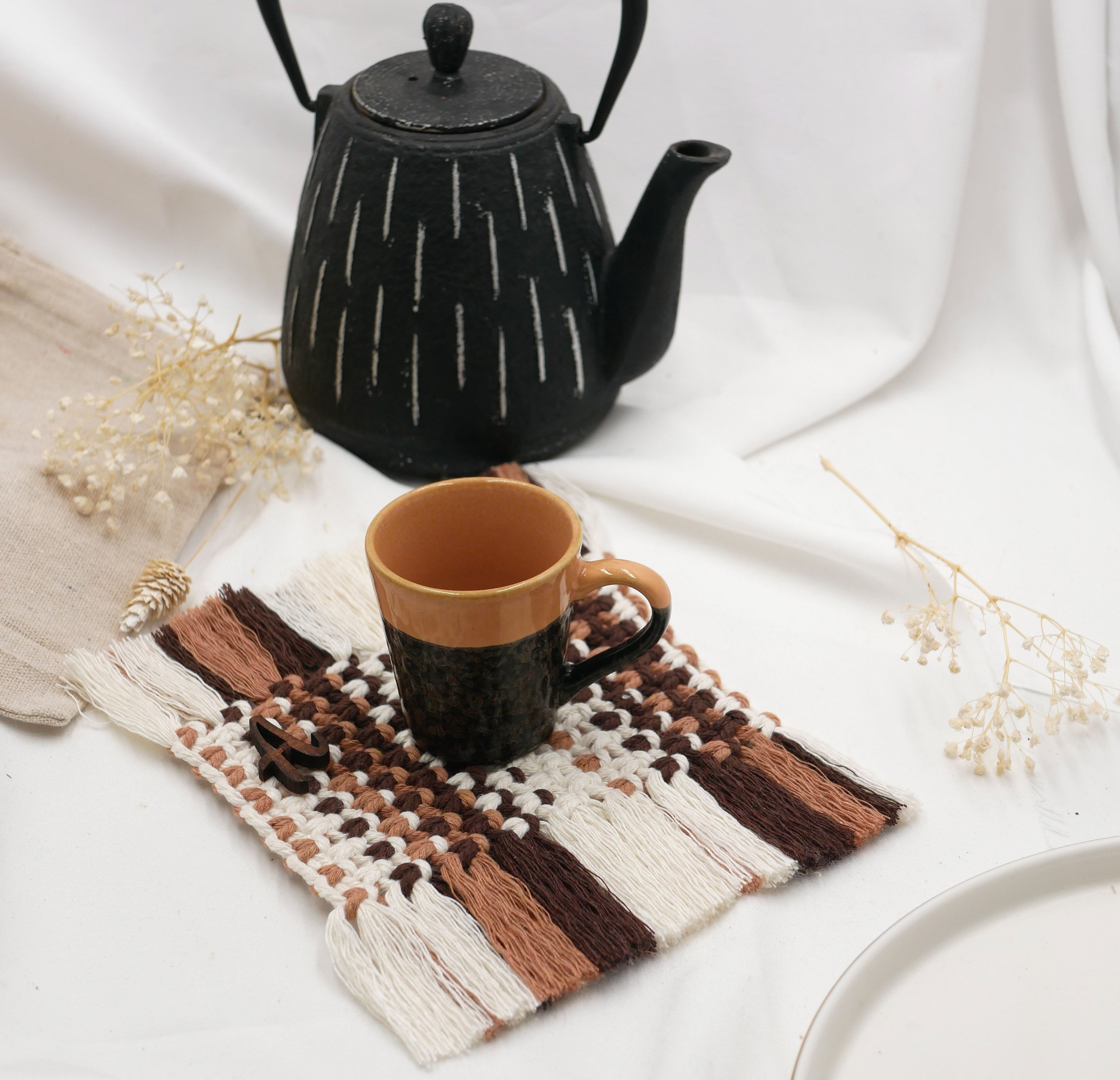 Mini tapis "Chocolat" pour dessous de tasse en macramé écru, beige et marron