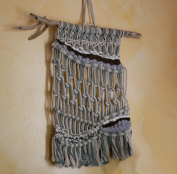 Tenture murale en macram&eacute; au duo de cordes et tissage de laines