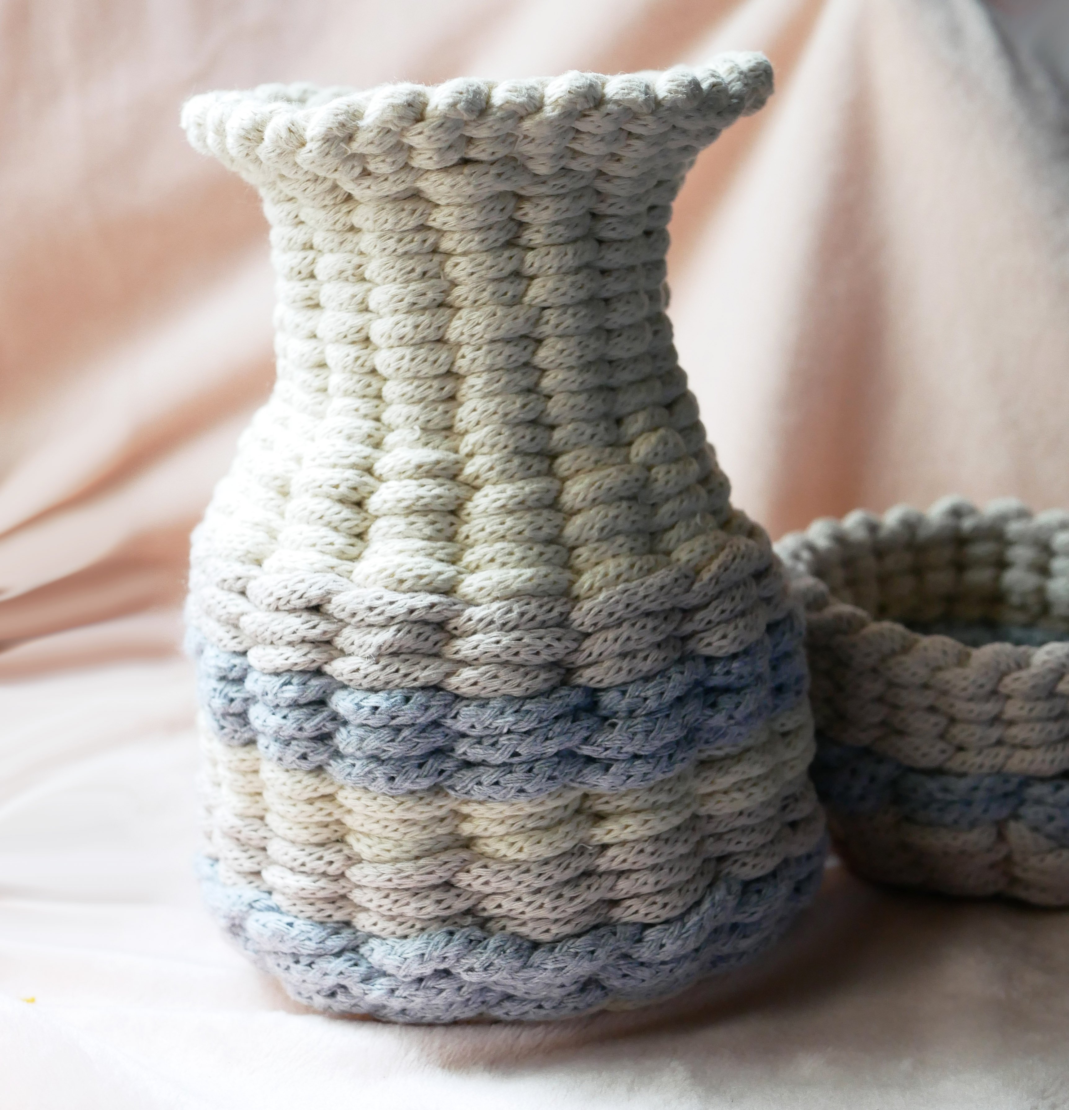 Vase en tissage de coton 3 couleurs ray&eacute;es