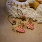 Boucles d'oreilles rayons en laiton sur bois peint corail 