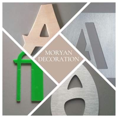 Dekorative bogstaver af træ eller metal, dørnavne, holdere til at dekorere 